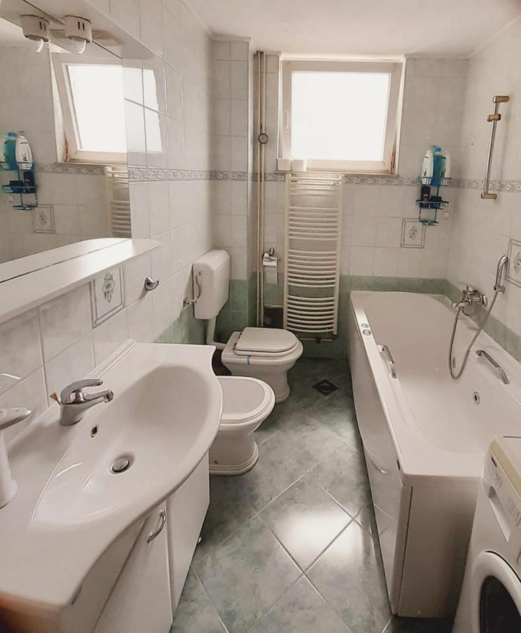 Spacious 80M2 Apartment In The Center Ljubuški エクステリア 写真